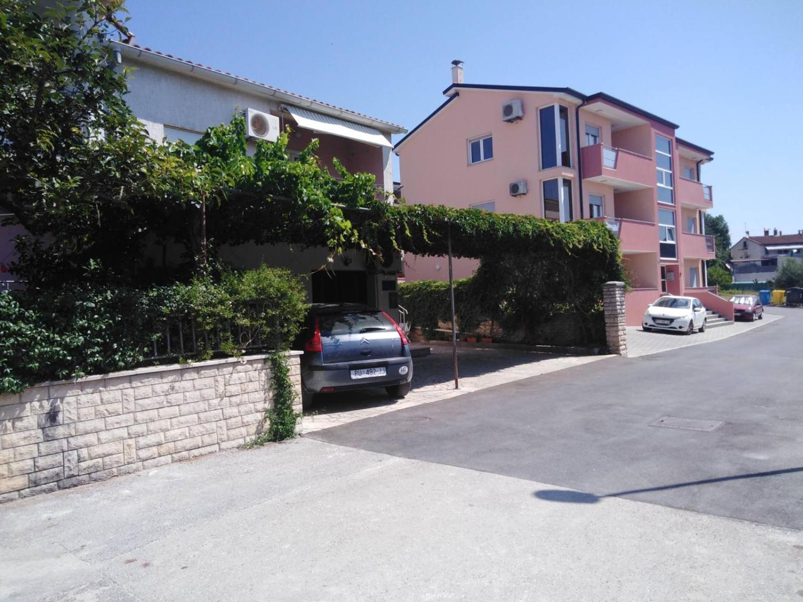 Apartments Mirijana Pula Exterior photo